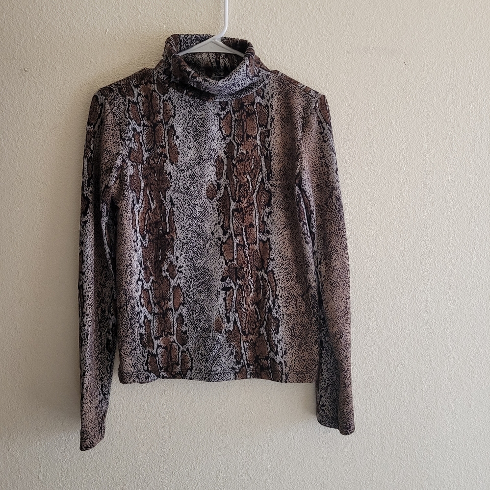 Snakeprint turtleneck!